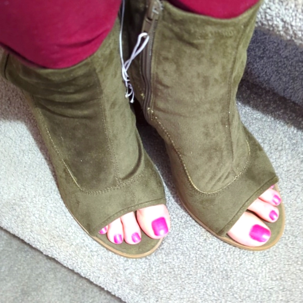 Women's Faux-Suede Open-Toed Boots, Sage Green.  Size 10M.  NWT